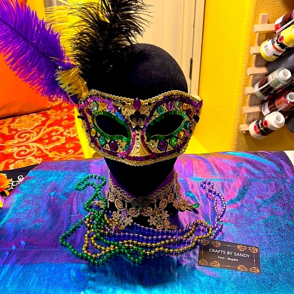 Mardi Gras Mask - Picture 3 of 13